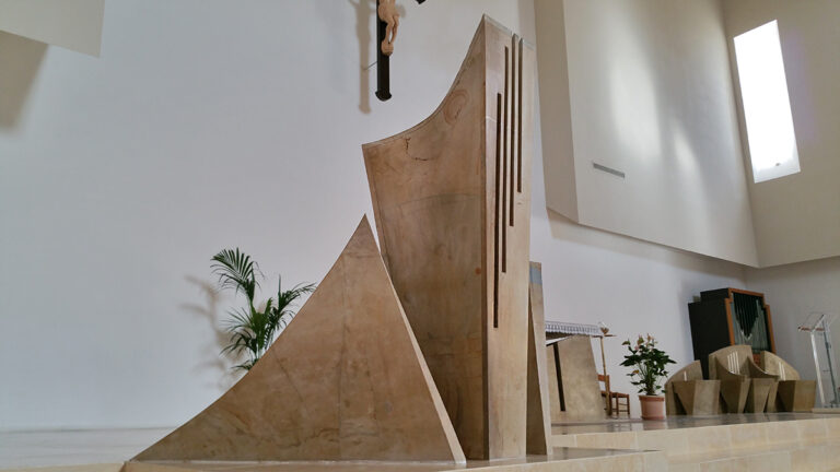 Raul Gabriel ambone contemporaneo chiesa di Olmo Olmo
